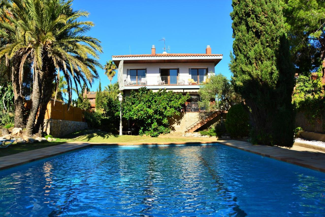 Villa Sitges El Ranch: Beachside Oasis with Pool, Jacuzzi, and Garden Calafell Exterior photo