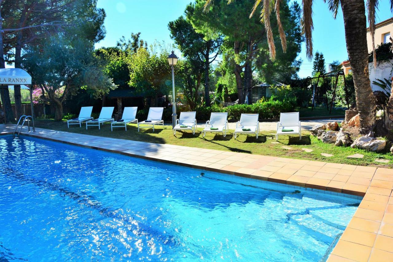Villa Sitges El Ranch: Beachside Oasis with Pool, Jacuzzi, and Garden Calafell Exterior photo