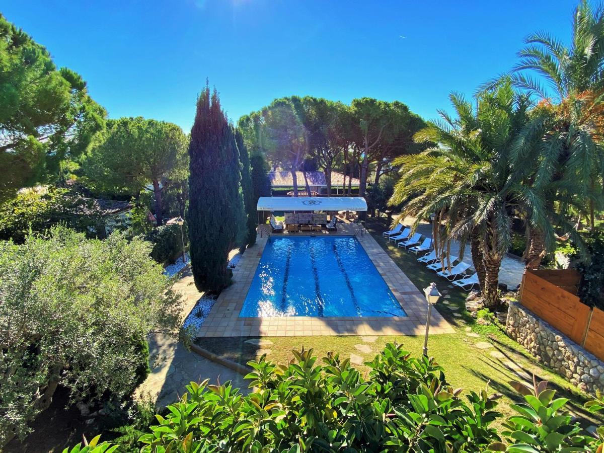 Villa Sitges El Ranch: Beachside Oasis with Pool, Jacuzzi, and Garden Calafell Exterior photo