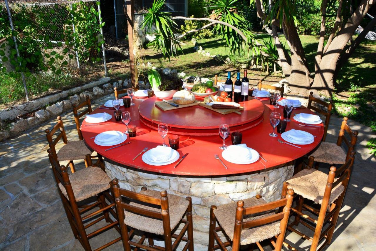 Villa Sitges El Ranch: Beachside Oasis with Pool, Jacuzzi, and Garden Calafell Exterior photo