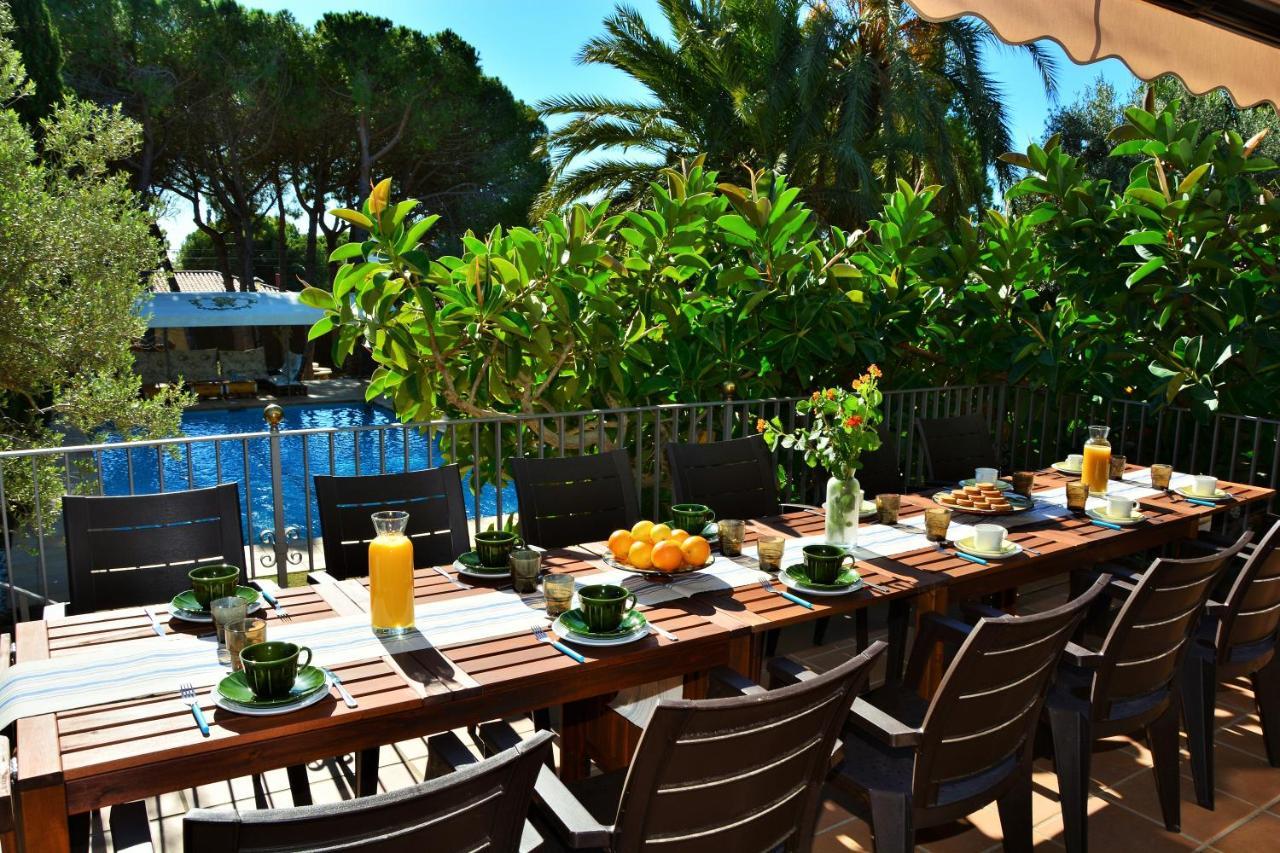 Villa Sitges El Ranch: Beachside Oasis with Pool, Jacuzzi, and Garden Calafell Exterior photo
