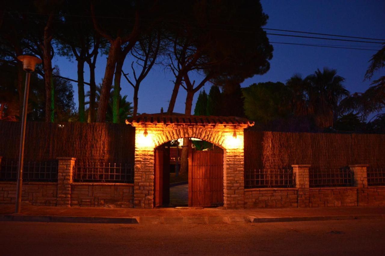Villa Sitges El Ranch: Beachside Oasis with Pool, Jacuzzi, and Garden Calafell Exterior photo