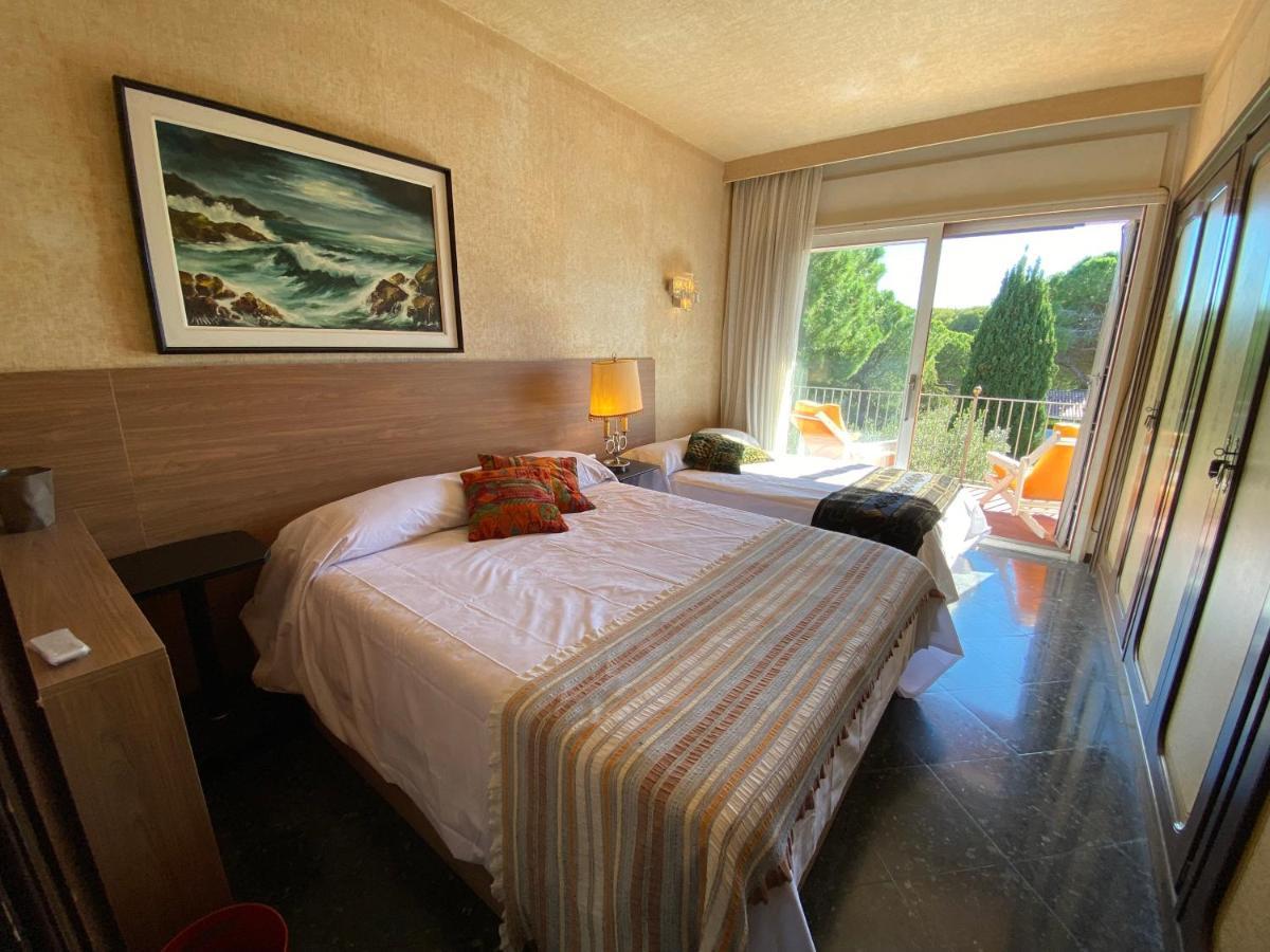 Villa Sitges El Ranch: Beachside Oasis with Pool, Jacuzzi, and Garden Calafell Exterior photo