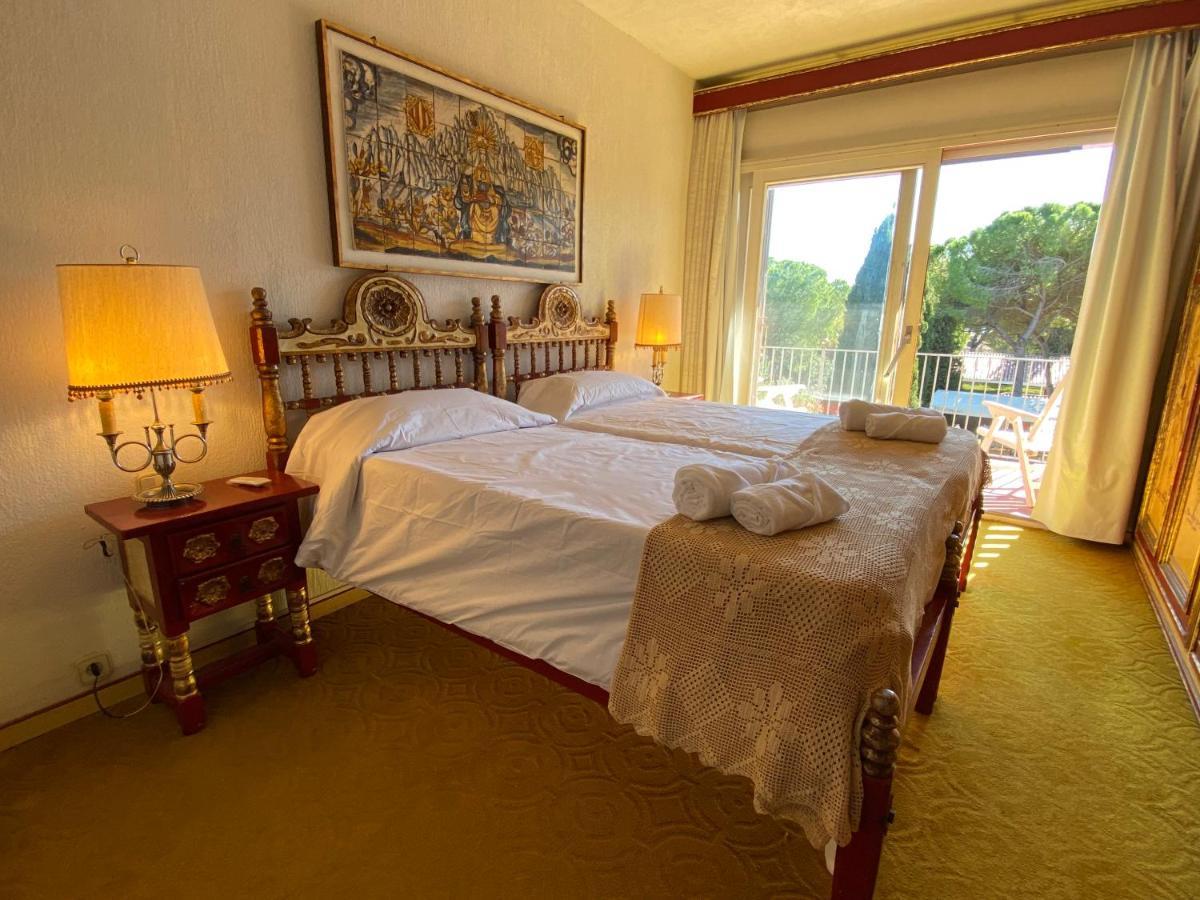 Villa Sitges El Ranch: Beachside Oasis with Pool, Jacuzzi, and Garden Calafell Exterior photo