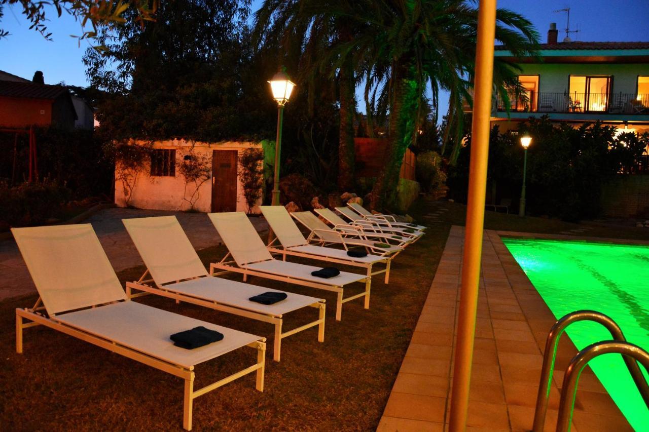 Villa Sitges El Ranch: Beachside Oasis with Pool, Jacuzzi, and Garden Calafell Exterior photo